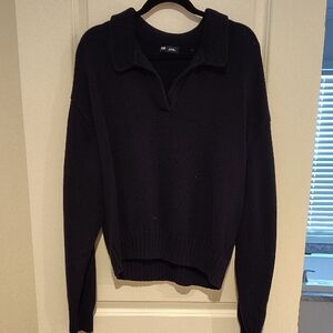 GAP Women's V-Neck Black Sweater